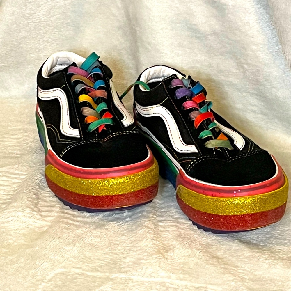 *LIMITED EDITION* 
Vans Old Skool Glitter Stacked Platform Rainbow Women’s Sz 6